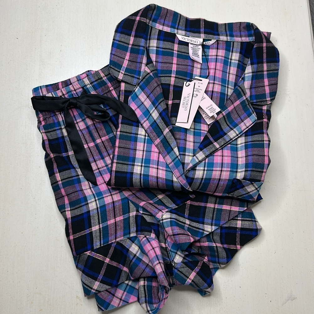 NWT Victoria's Secret Flannel Button Down Shirt and Shorts Pajama Set‎ Size M